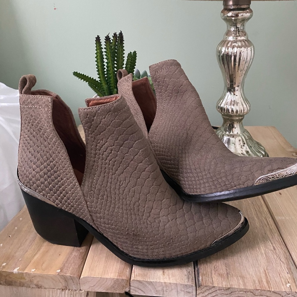 Jeffrey Campbell boots !!! Worn twice